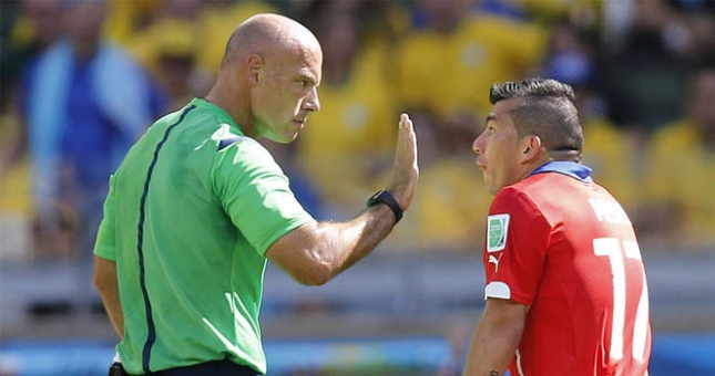 Howard Webb giã từ nghiệp cầm còi sau 25 năm gắn bó