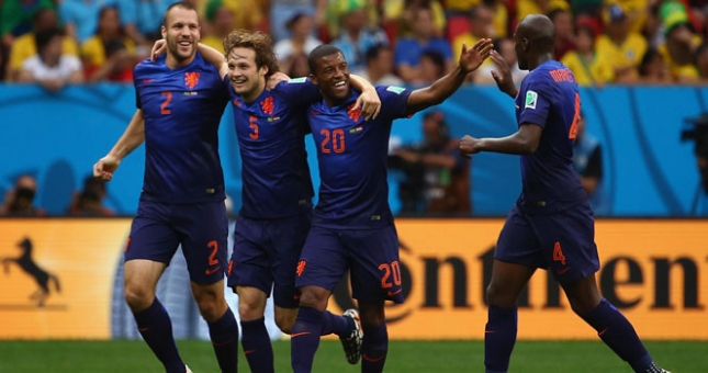 Khó có Vidal, Van Gaal quyết đưa 3 học trò cũ về Old Trafford