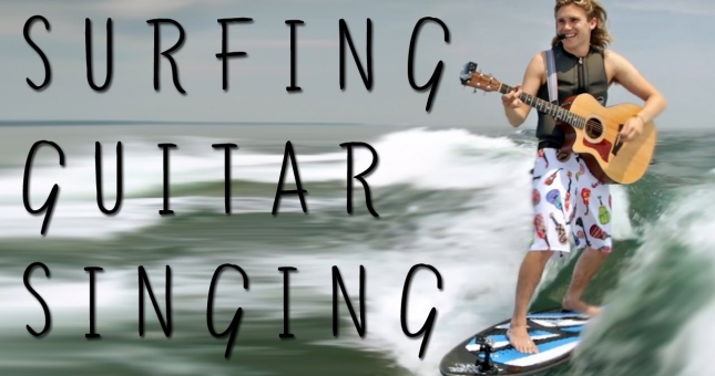 VIDEO: Thán phục anh chàng vừa đàn, vừa hát trong khi đang ...lướt sóng