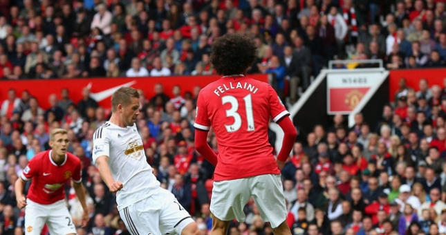 Man Utd 1-2 Swansea: Van Gaal nhận cú sốc đầu tiên