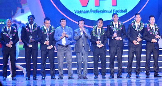 Đội hình tiêu biểu mùa giải 2014: Không có Công Vinh