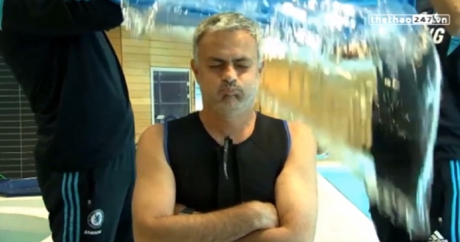 VIDEO: 'Người đặc biệt' Mourinho nhận thử thách dội nước đá