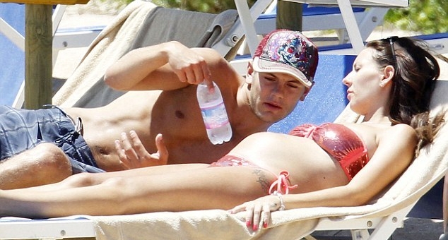 Jack Wilshere chia tay 'bồ già'