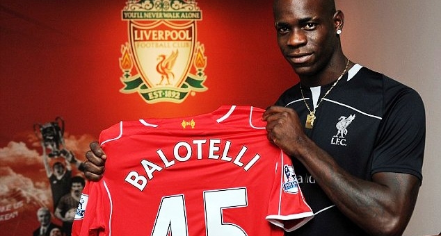 Vì sao Balotelli thích mặc áo số 45?