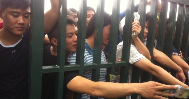 Vé U19 Việt Nam - U19 Australia: Đắt như 'tôm tươi'