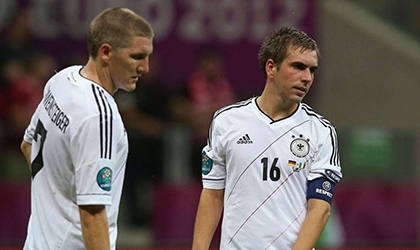 Schweinsteiger kế nhiệm băng đội trưởng từ Lahm