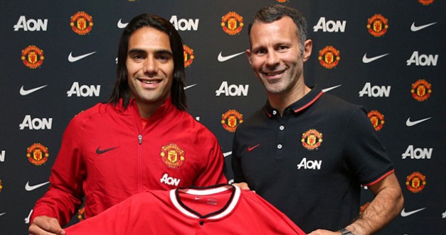 Radamel Falcao chạy đua để có trận ra mắt Man Utd