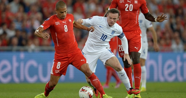 VIDEO: Pha bóng thô bạo của Rooney trong trận Thụy Sỹ - Anh