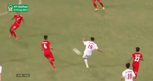 VIDEO: Xà ngang từ chối 'siêu phẩm' của Văn Long