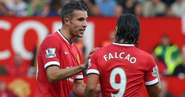 Van Persie sẽ mất chỗ vào tay Falcao?
