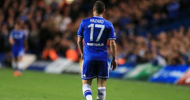 Bí mật dòng chữ lạ xuất hiện trên áo đấu của Chelsea