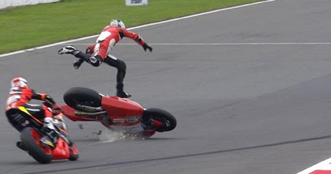 Video MotoGP: Những pha tai nạng kinh hoàng ở chặng đua Silverstone 2014