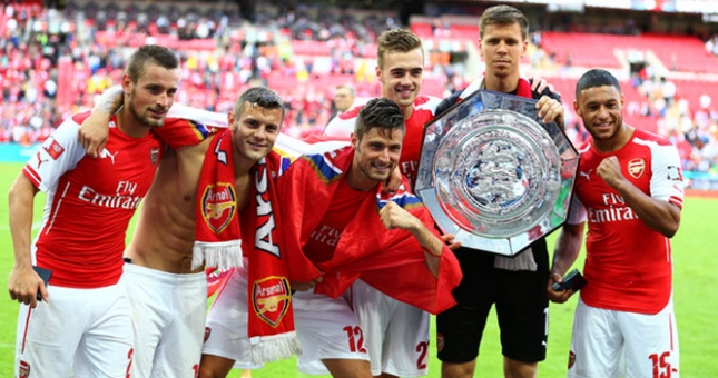 Chính thức: Arsenal mất ngôi sao hàng thủ đến hết năm 2014