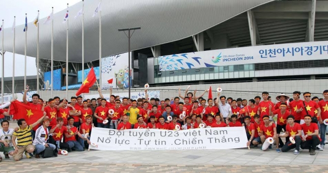 Asiad 17: CĐV Việt Nam nhuộm đỏ SVĐ Hwangseong