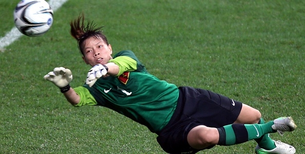 “Người nhện” Kiều Trinh gây ấn tượng mạnh trong trận thua Nhật Bản