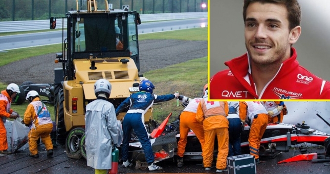 VIDEO: Tay đua F1 nguy kịch vì lao vào xe kéo với tốc độ 177km/h