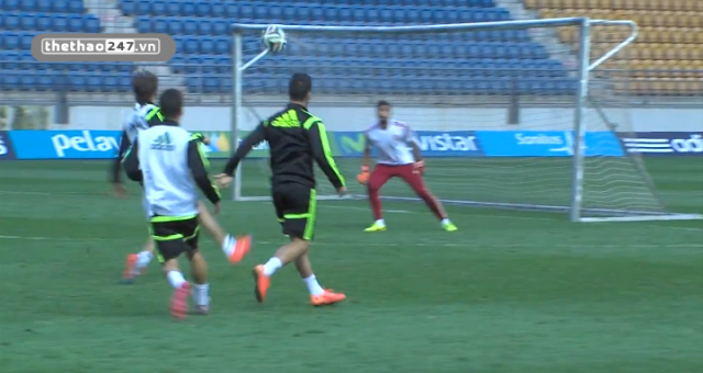 VIDEO: Isco lập siêu phẩm lốp bóng trên sân tập