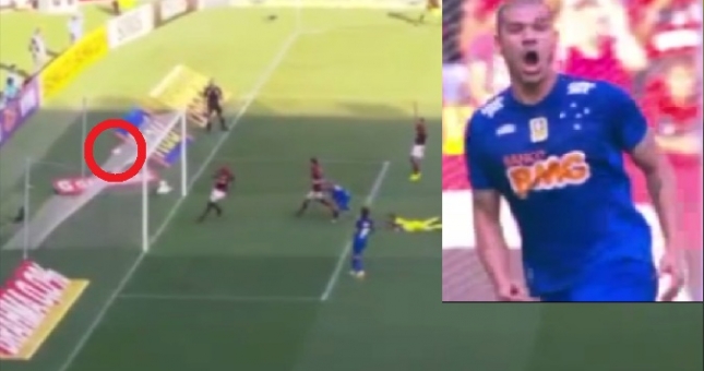 VIDEO: Đá bóng vọt xà, cầu thủ Brazil vẫn ăn mừng như thật