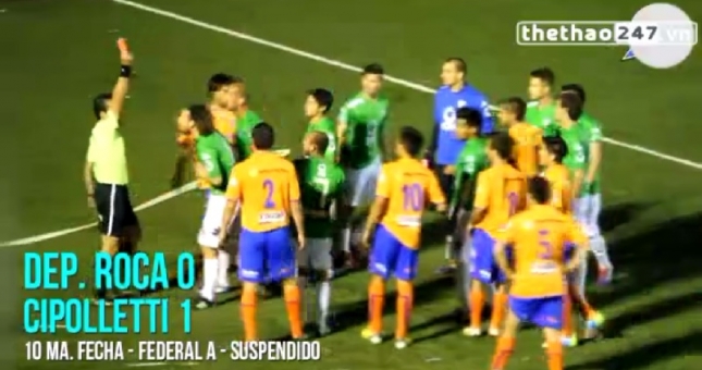 VIDEO: Bạo loạn, trọng tài rút đến 12 thẻ đỏ