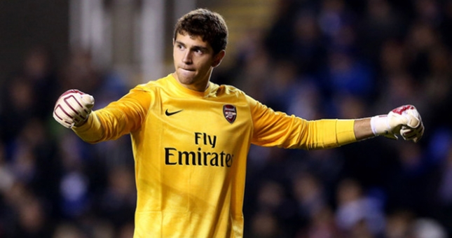 Arsenal khủng hoảng… thủ môn