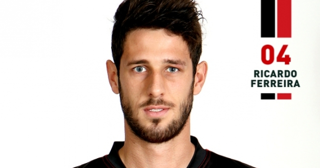 Treo giò 50 năm vì sút bóng vào mặt trọng tài