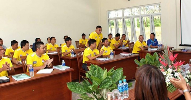 HLV Graechen tích cực học bằng HLV để dự V-League