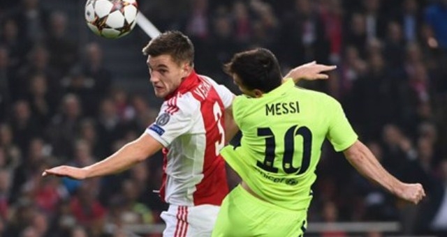 VIDEO: Phút 36 - Messi mở tỷ số trận đấu (Ajax 0-1 Barcelona)