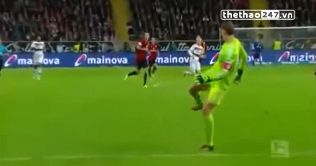 VIDEO: Neuer giật gót điệu đà khiến HLV Frankfurt gật gù thán phục