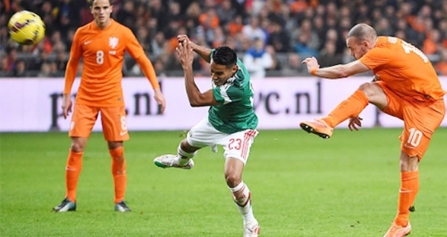 VIDEO: Siêu phẩm ở khoảng cách 25m của Wesley Sneijder vào lưới Mexico