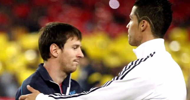 VIDEO: Cận cảnh cái bắt tay thân mật của CR7 Và M10 trong hầm