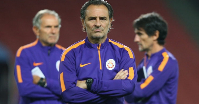 Galatasaray quyết định sa thải HLV Prandelli