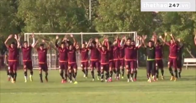 VIDEO: Buổi tập của ĐT Việt Nam trước trận gặp Philippines, Nguyên Mạnh băng mũi ra sân
