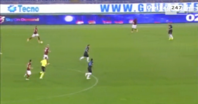VIDEO: Siêu phẩm solo từ giữa sân của sao Roma vào lưới Inter Milan