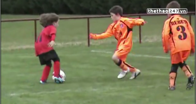 VIDEO: Cầu thủ nhí trình diễn kỹ thuật điêu luyện như Messi, Ronaldo