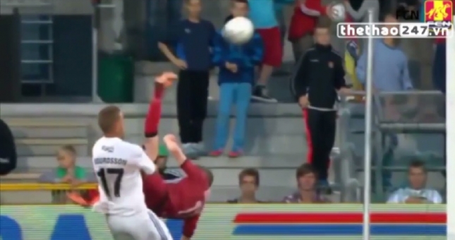 VIDEO: Siêu phẩm vừa chạy vừa ''xe đạp chổng ngược''