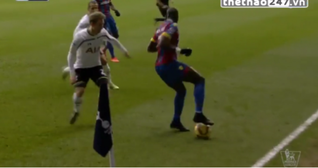 VIDEO: Pha đi bóng qua người điệu nghệ của cầu thủ Crystal Palace