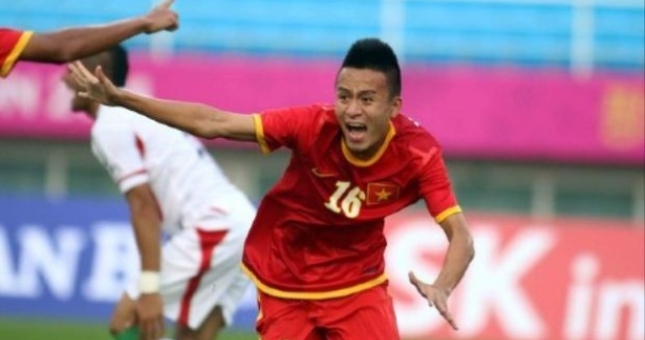 VIDEO: Phút 32' - Huy Toàn san bằng tỷ số 1-1 cho Việt Nam