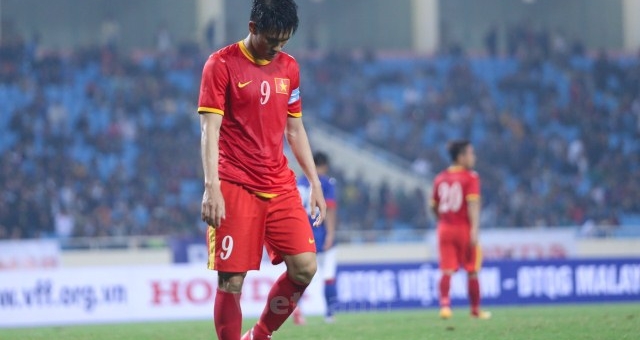 VIDEO: Phút 66' - Công Vinh bỏ lỡ cơ hội ngon ăn khi đối mặt thủ môn