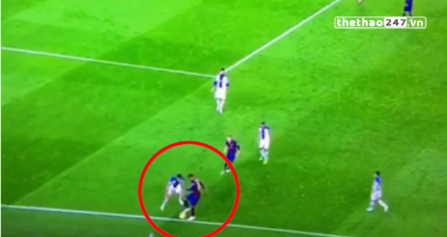 VIDEO: Kỹ thuật đi bóng qua người dọc biên cực kỳ đẳng cấp của Neymar