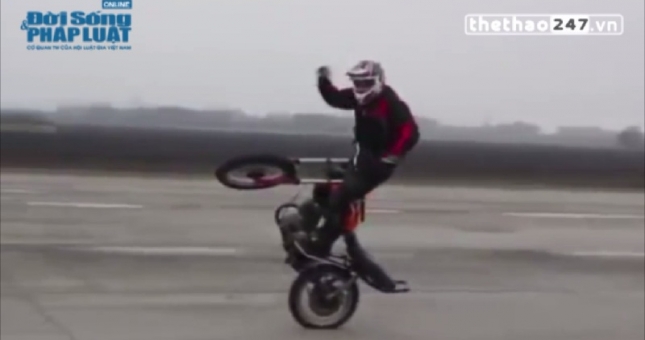 VIDEO: Đã mắt với màn nhảy Gangnam style trên mô tô phân khối lớn