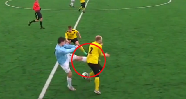 VIDEO: Cầu thủ 'chơi bẩn' nhất từ trước đến nay