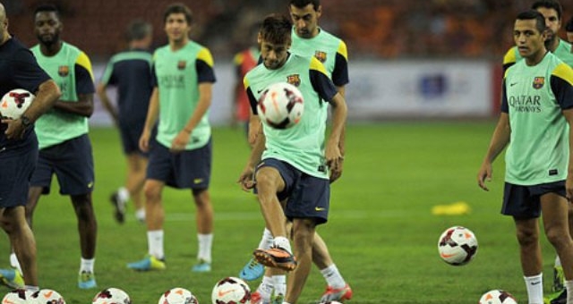 VIDEO: Neymar phấn khích ghi tới 5 bàn thắng trong buổi tập của Barca