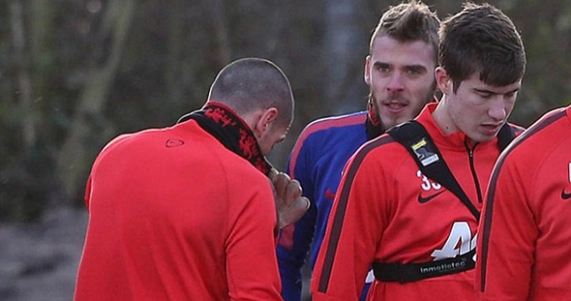 99% Manchester United có hợp đồng đầu tiên