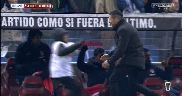 VIDEO: Màn ăn mừng đầy cảm xúc của HLV Diego Simeone và con trai