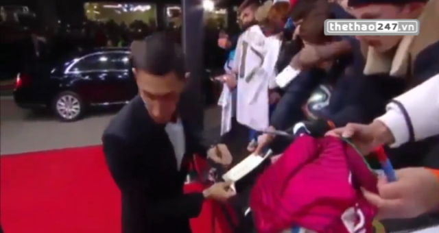 VIDEO: Di Maria từ chối ký vào chiếc áo đấu của Real Madrid