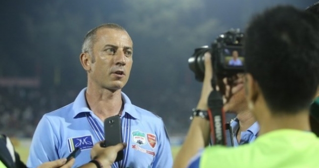 HLV Graechen đã có phương pháp giúp HAGL tránh lối đá rắn của đối thủ