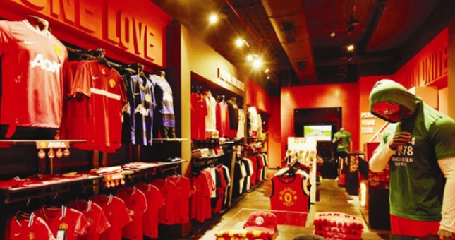 Top 10 CLB kiếm tiền khủng nhất thế giới: Kinh ngạc M.U