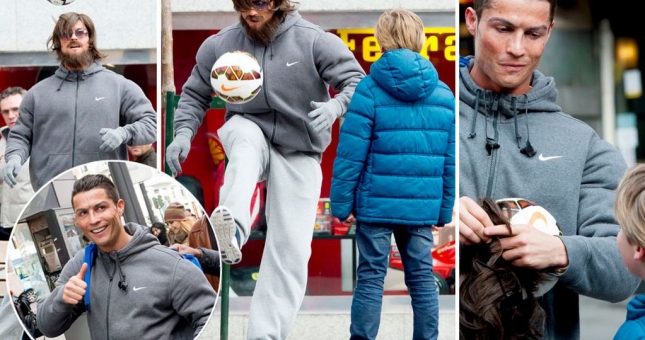 VIDEO: Ronaldo 'đá bóng xin tiền' gây bất ngờ 1 bé trai trên phố