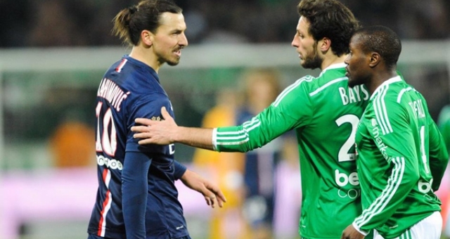 VIDEO: Tình huống hài hước giữa Ibrahimovic với cầu thủ St. Etienne