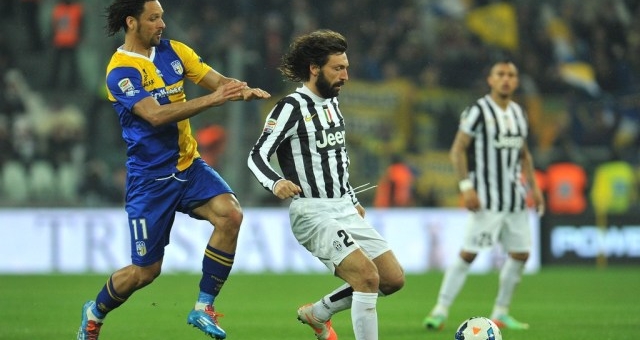 VIDEO: Pha xử lý bóng tinh tế của Pirlo vs Parma